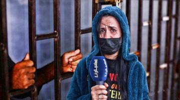 صادم جدا: إدارة "خيرية" تطرد نزيلة إلى الشارع بسبب احتجاجها على الأوضاع المزرية لزميلاتها و"المسكينة" مهددة بالسجن (فيديو)